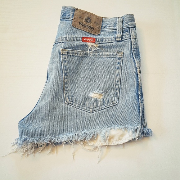 Vintage | Wrangler High Rise Cut-Off Shorts Sz 30 - Picture 3 of 7